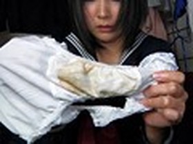 3日以上はき込んだ染み付き汚れパンツをまん汁で更に汚す女子校生のオナニー　サンプル画像06